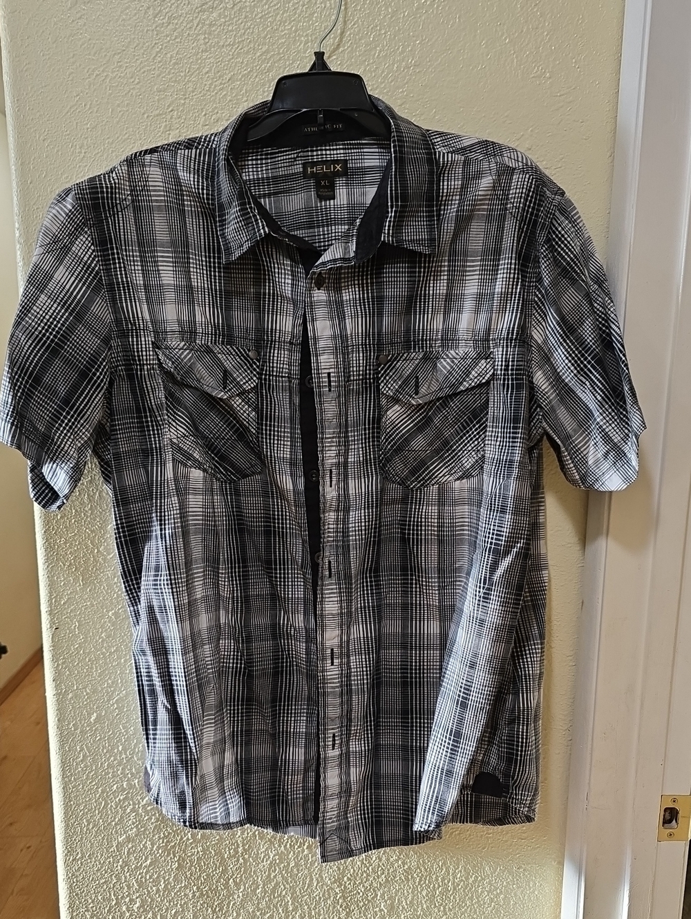 Helix Black & White Plaid Short Sleeve Button-Down Shirt